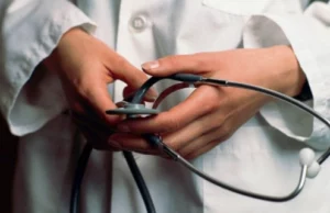 Жінкам-медикам і фармацевтам тепер потрібен військовий квиток для працевлаштування