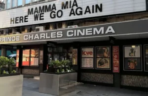 Кінотеатр «Принц Чарльз» скасував прем’єру фільму «Останній сценарист» через скарги глядачів.