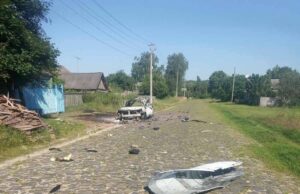 Поліцейський автомобіль в Сумській області атакований російським дроном, постраждала цивільна особа