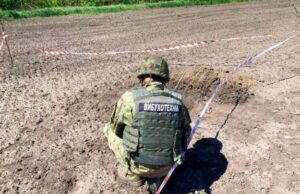 Знайдені обломки ворожого бойового дрона на Київщині.