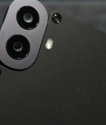 Функція прозорості: новий смартфон Nothing дозволяє камері «бачити» через предмети.