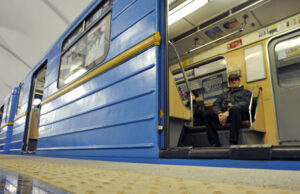 Метро в Харкові тимчасово зупинено