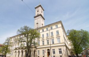 У Львові відзначають 34-річчя підняття національного прапора над Ратушею.