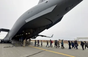 Сотни эвакуированы из деревень Аляски, пострадавших от бывшего тайфуна